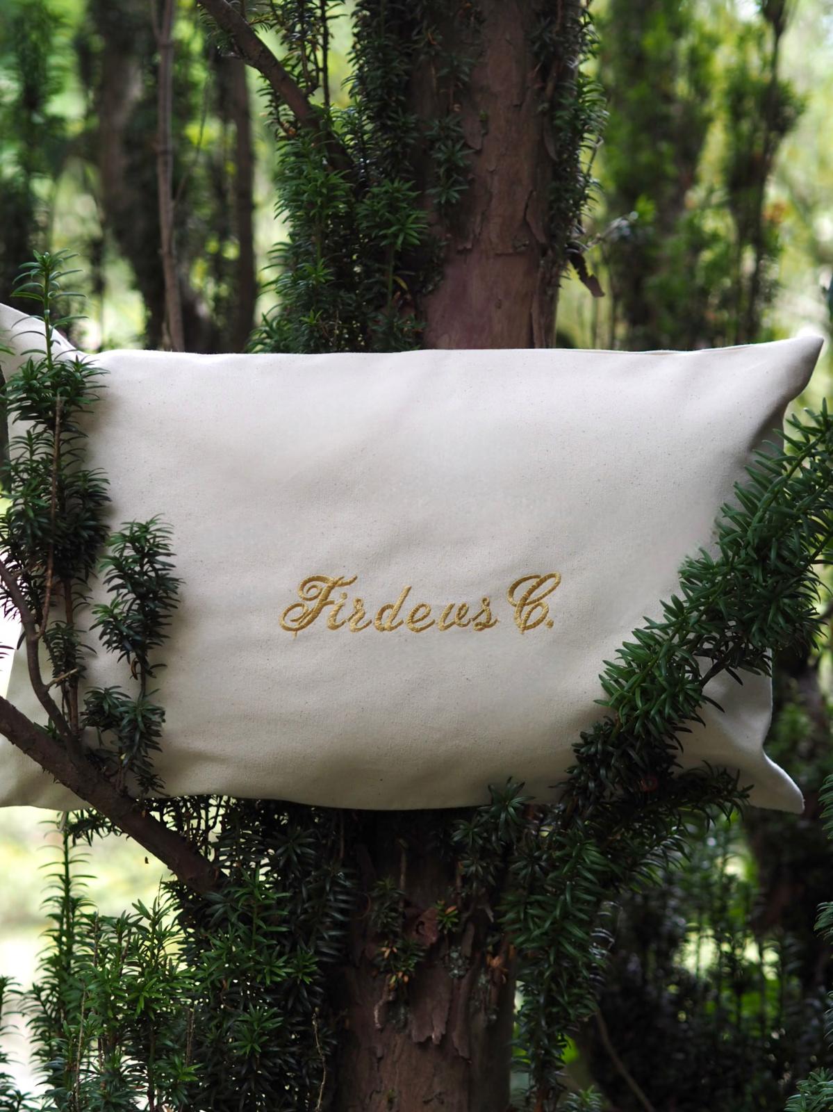Personalisierte Kissenbezüge – Mit Namen oder Datum bestickt – Geschenk für Hochzeit, Familie & Zuhause – Versand aus Deutschland