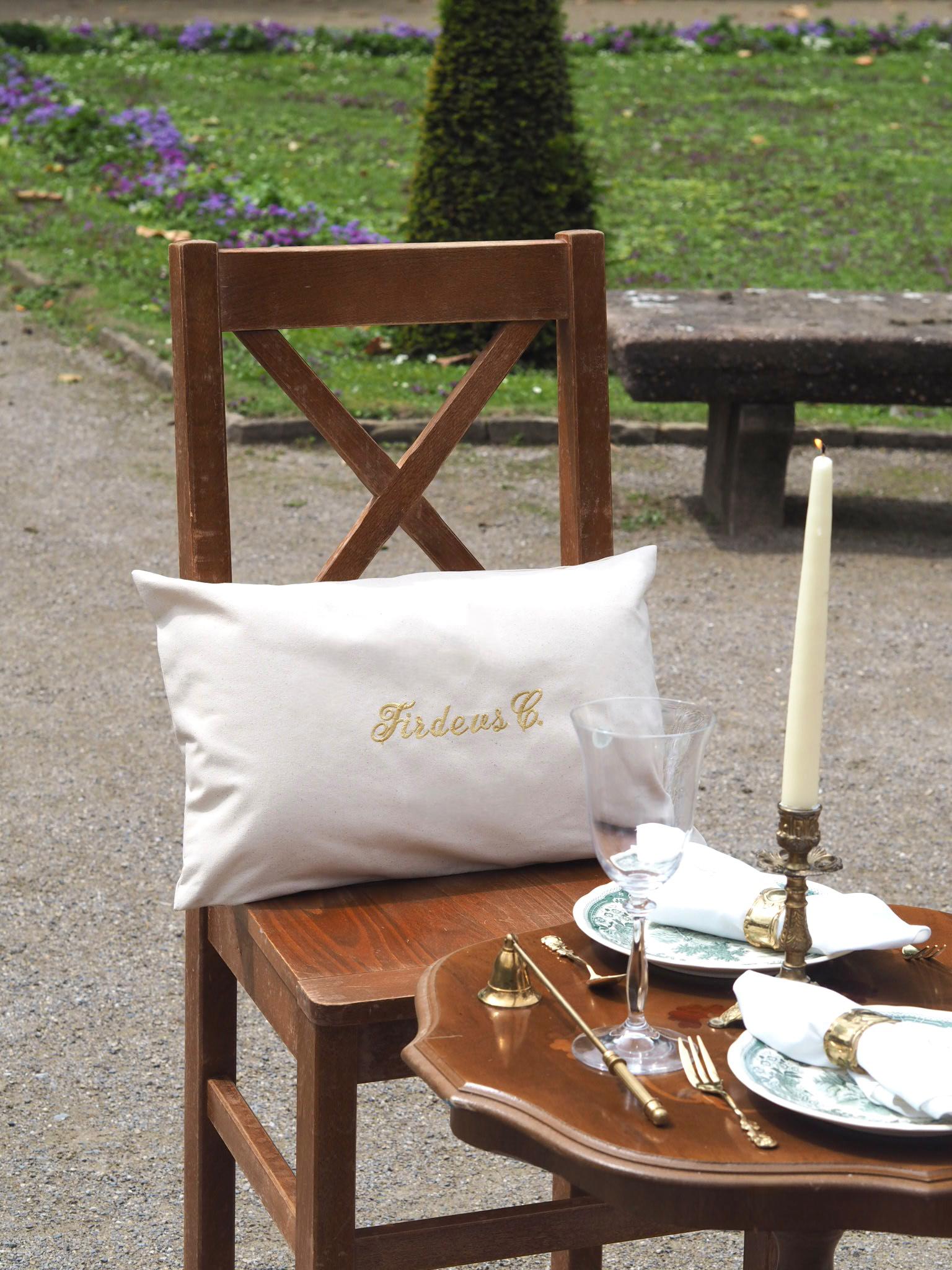 Personalisierte Kissenbezüge – Mit Namen oder Datum bestickt – Geschenk für Hochzeit, Familie & Zuhause – Versand aus Deutschland